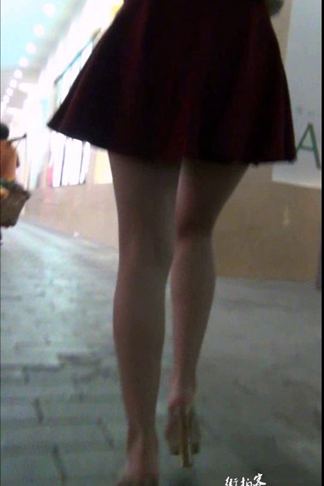[街拍客视频]jx0569 红色超短裙美女白嫩修长的美腿