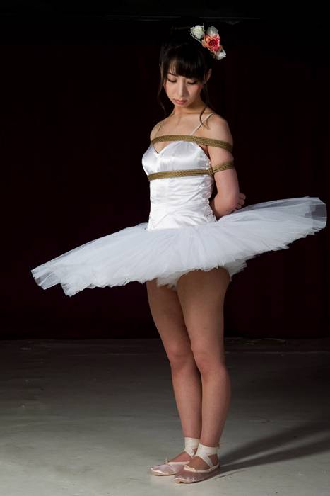 [杉浦则夫紧缚写真]ID0677 2012年之大泽佑香芭蕾舞娘被紧缚调教