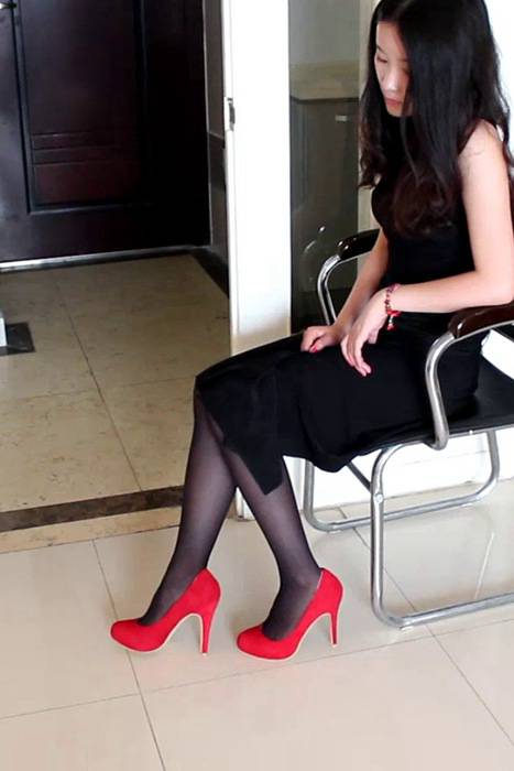 丰满的红色高跟黑丝熟妇[细高跟视频]ID0191 Vivian高跟鞋视频89.mp4